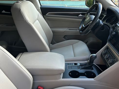 Used 2020 Volkswagen Atlas SE w/ Panoramic Sunroof Package image 12