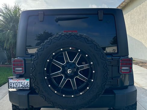 Used 2018 Jeep Wrangler Unlimited Sport image 6