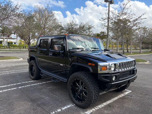 Used 2005 HUMMER H2 SUT Sport Utility Pickup 4D w/ Preferred Equipment Group image 1