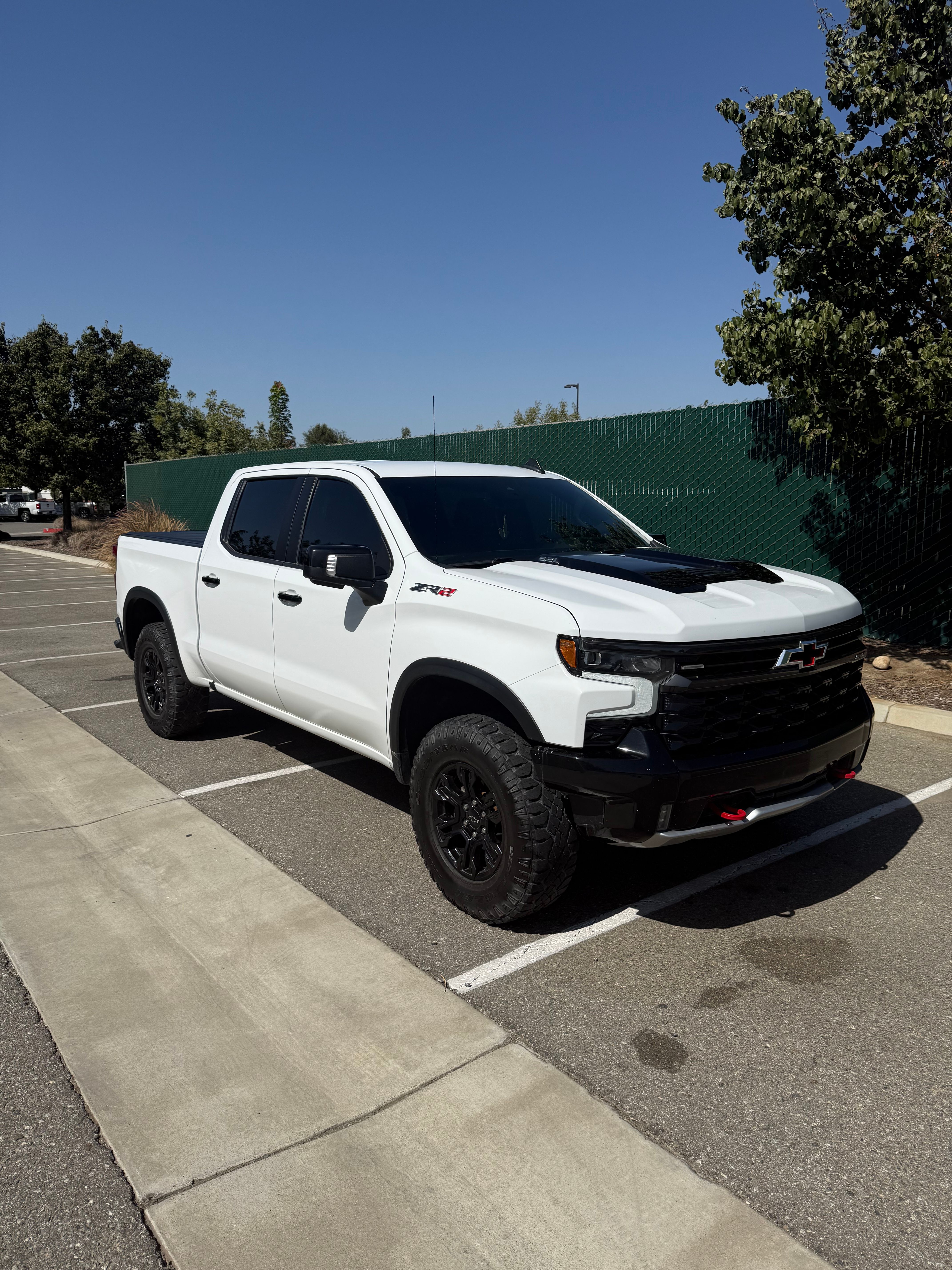 Used 2022 Chevrolet Silverado 1500 ZR2 w/ Technology Package AWD/4WD image 2