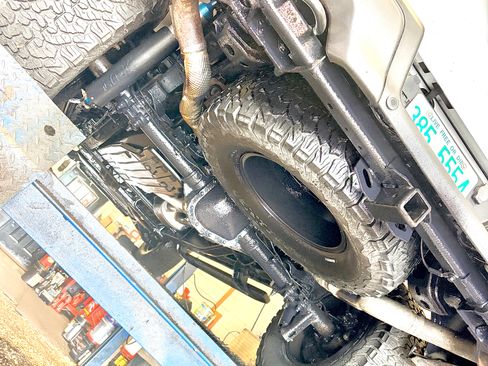 Used 2017 Ford F150 Raptor w/ Equipment Group 802A Luxury image 10