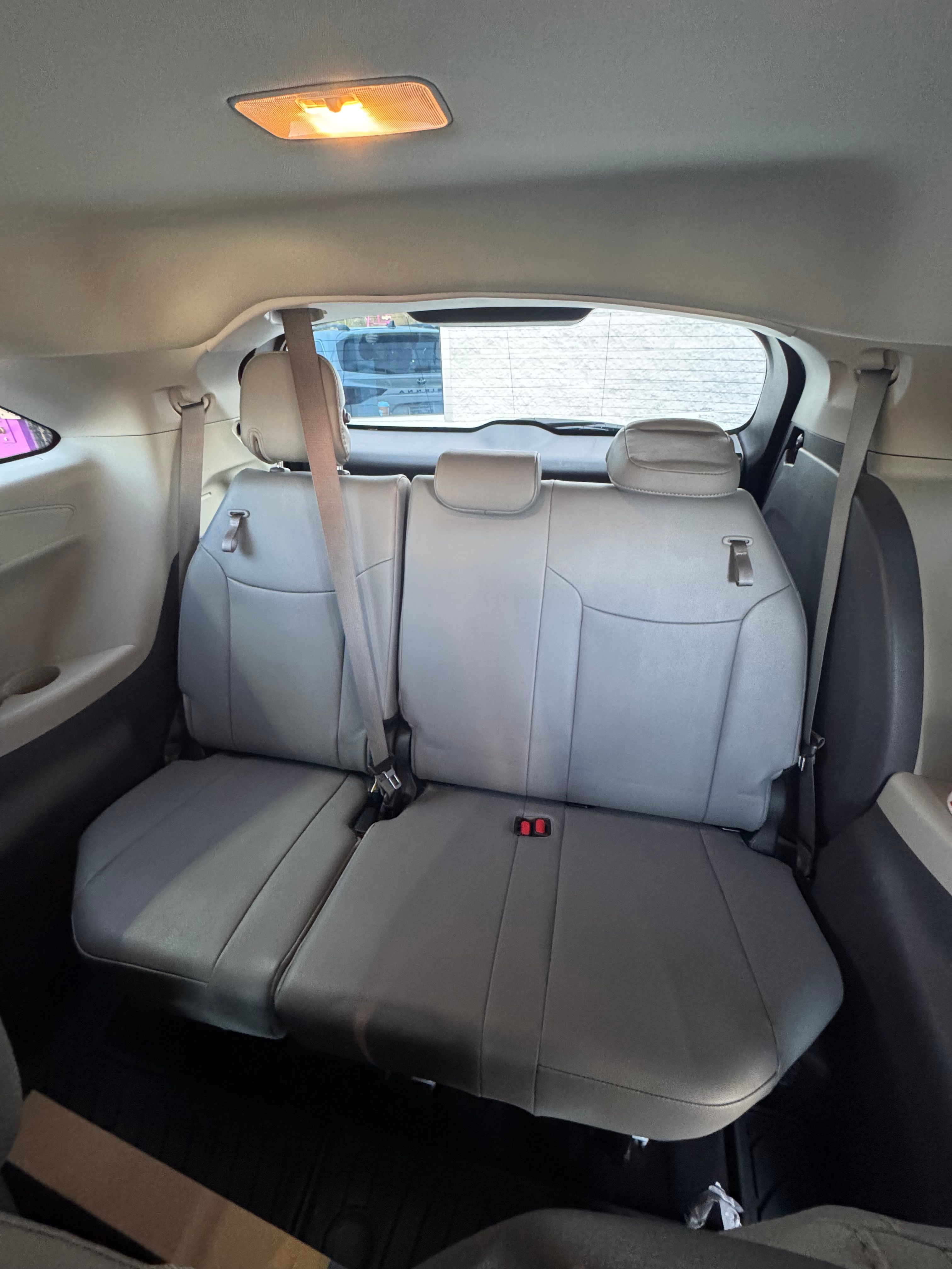 Used 2023 Toyota Sienna XLE FWD image 25