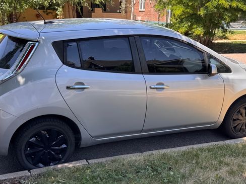 Used 2014 Nissan Leaf S FWD image 2