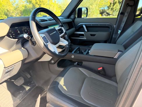 Used 2022 Land Rover Defender 110 X-Dynamic SE image 9