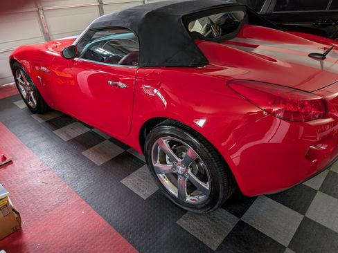 Used 2008 Pontiac Solstice Convertible RWD image 13