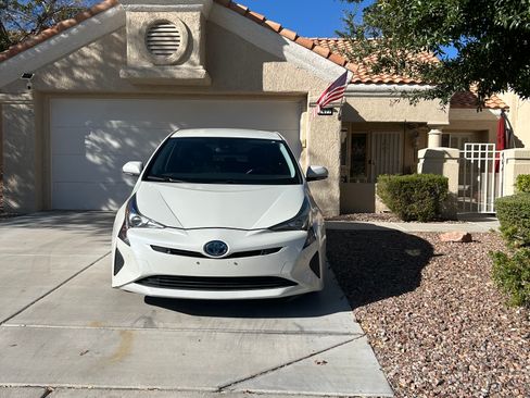 Used 2017 Toyota Prius Two w/ Prius Two Safety Plus Package image 2