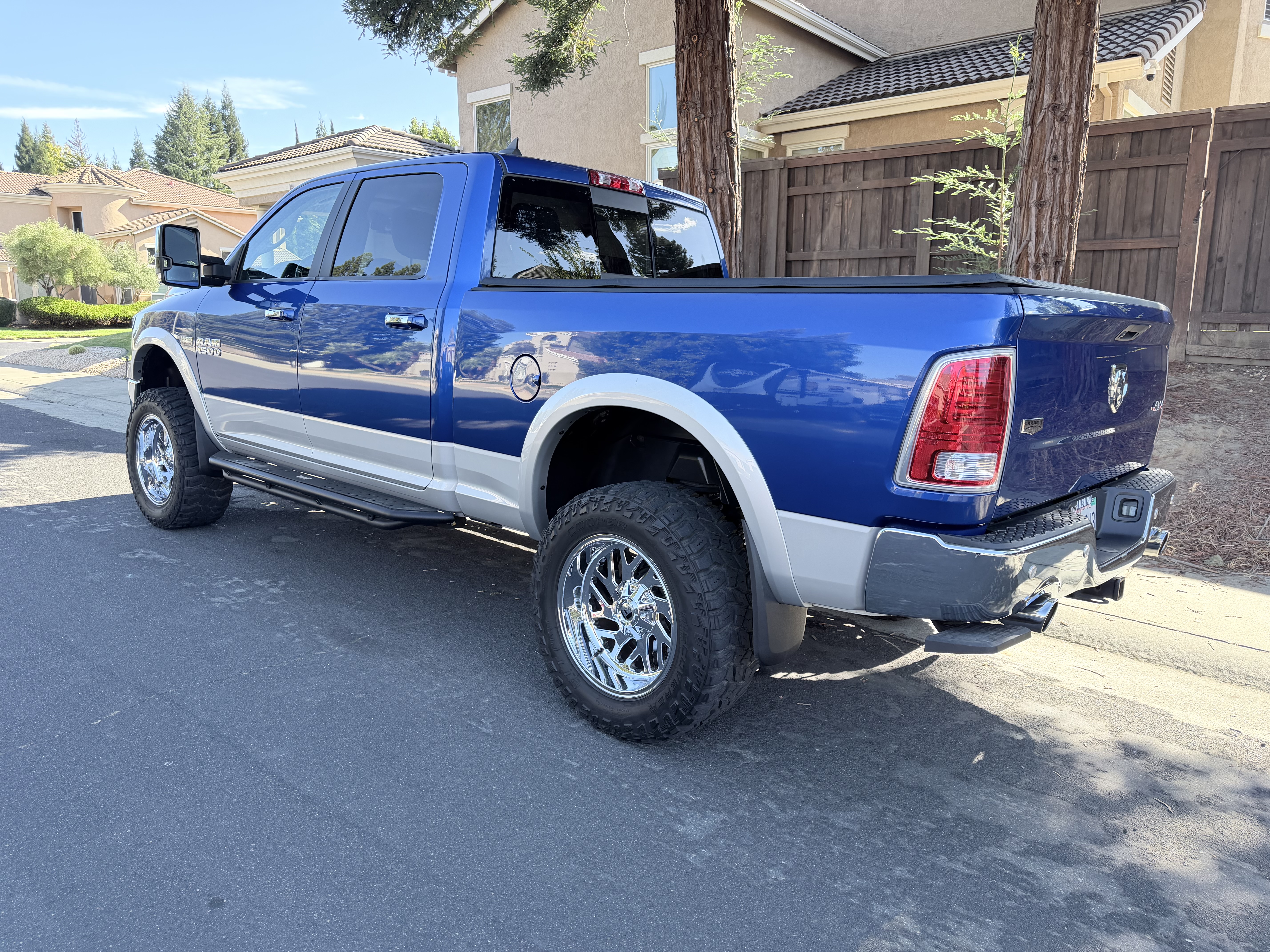 Used 2018 RAM 1500 Laramie w/ Convenience Group AWD/4WD image 4