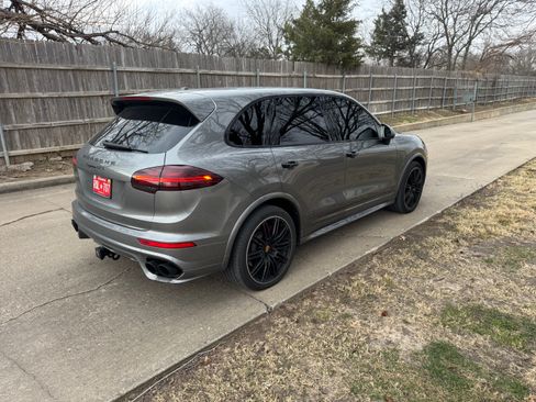 Used 2017 Porsche Cayenne GTS image 6