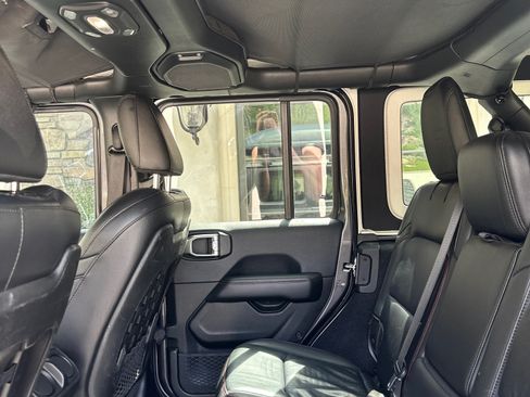 Used 2018 Jeep Wrangler Unlimited Rubicon image 13