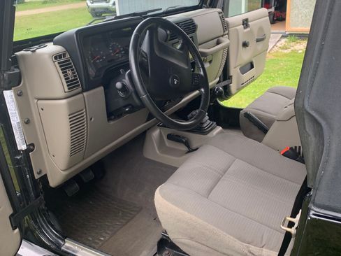 Used 2003 Jeep Wrangler Sahara AWD/4WD image 6