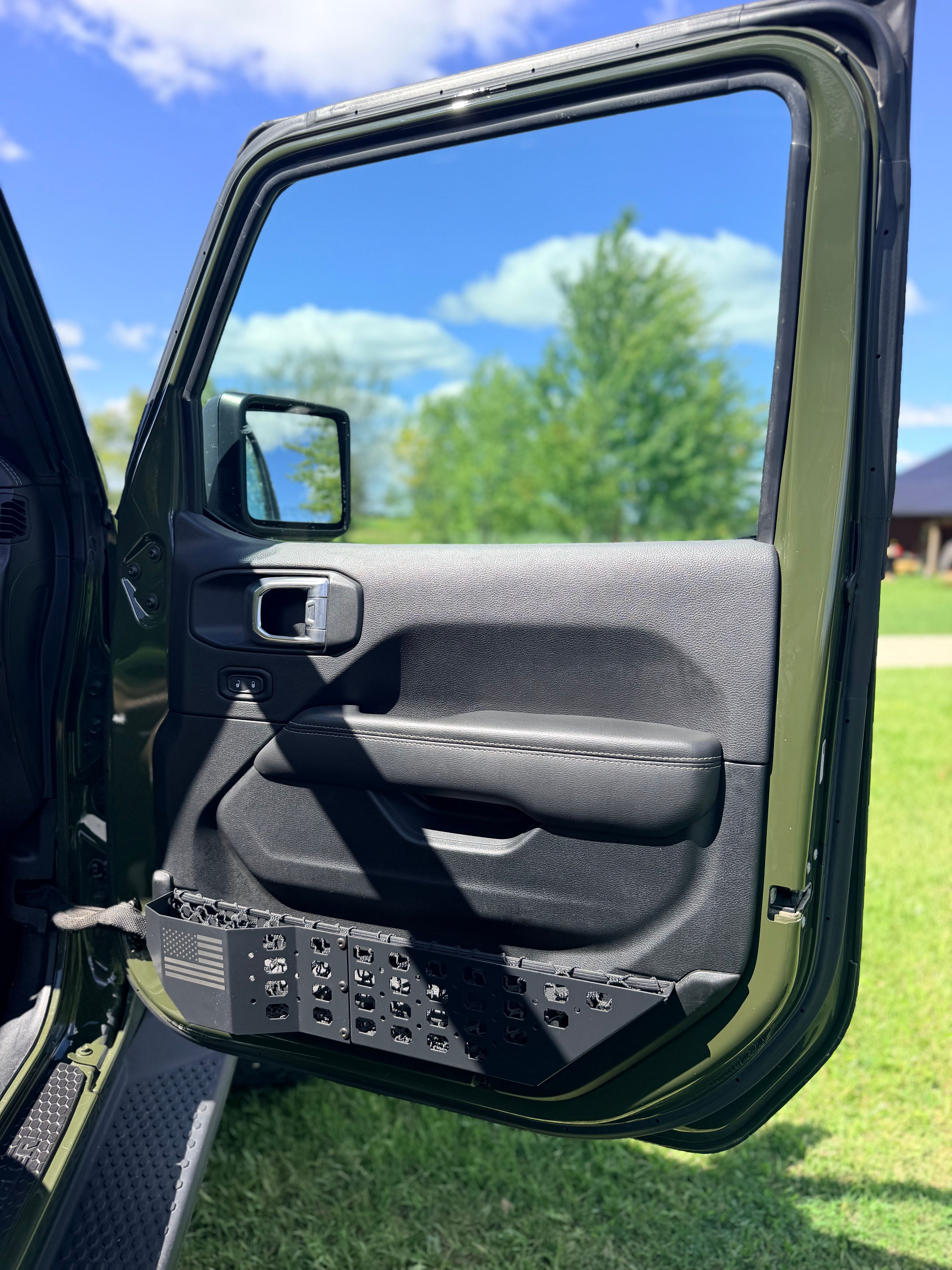 Used 2021 Jeep Wrangler Unlimited Sahara w/ Uconnect 4C Nav & Sound Group AWD/4WD image 23