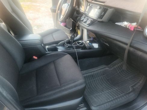 Used 2017 Toyota RAV4 LE w/ Carpet Mat Package image 11