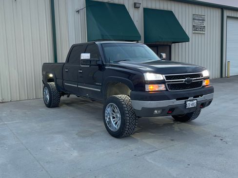 Used 2007 Chevrolet Silverado 2500 LT w/ Skid Plate Package image 2