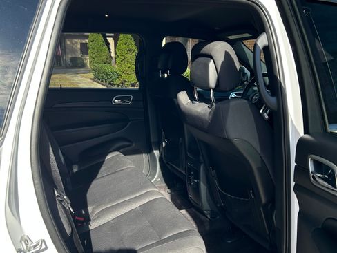 Used 2018 Jeep Grand Cherokee Laredo image 14