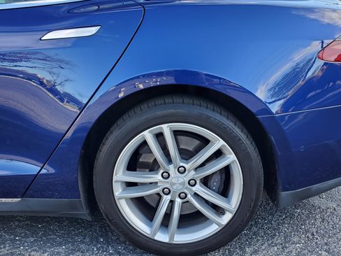 Used 2015 Tesla Model S 70 image 11