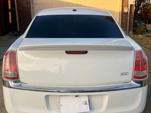 Used 2014 Chrysler 300 image 10