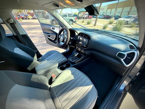 Used 2021 Kia Soul X-Line image 9