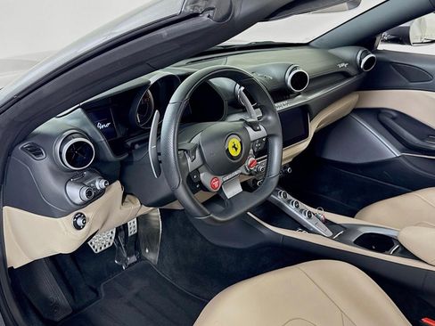 Used 2020 Ferrari Portofino RWD image 8