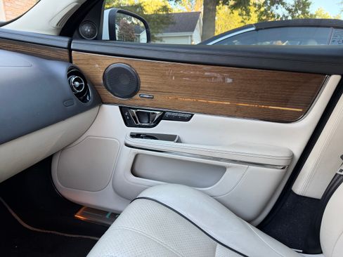 Used 2015 Jaguar XJ L Portfolio image 10