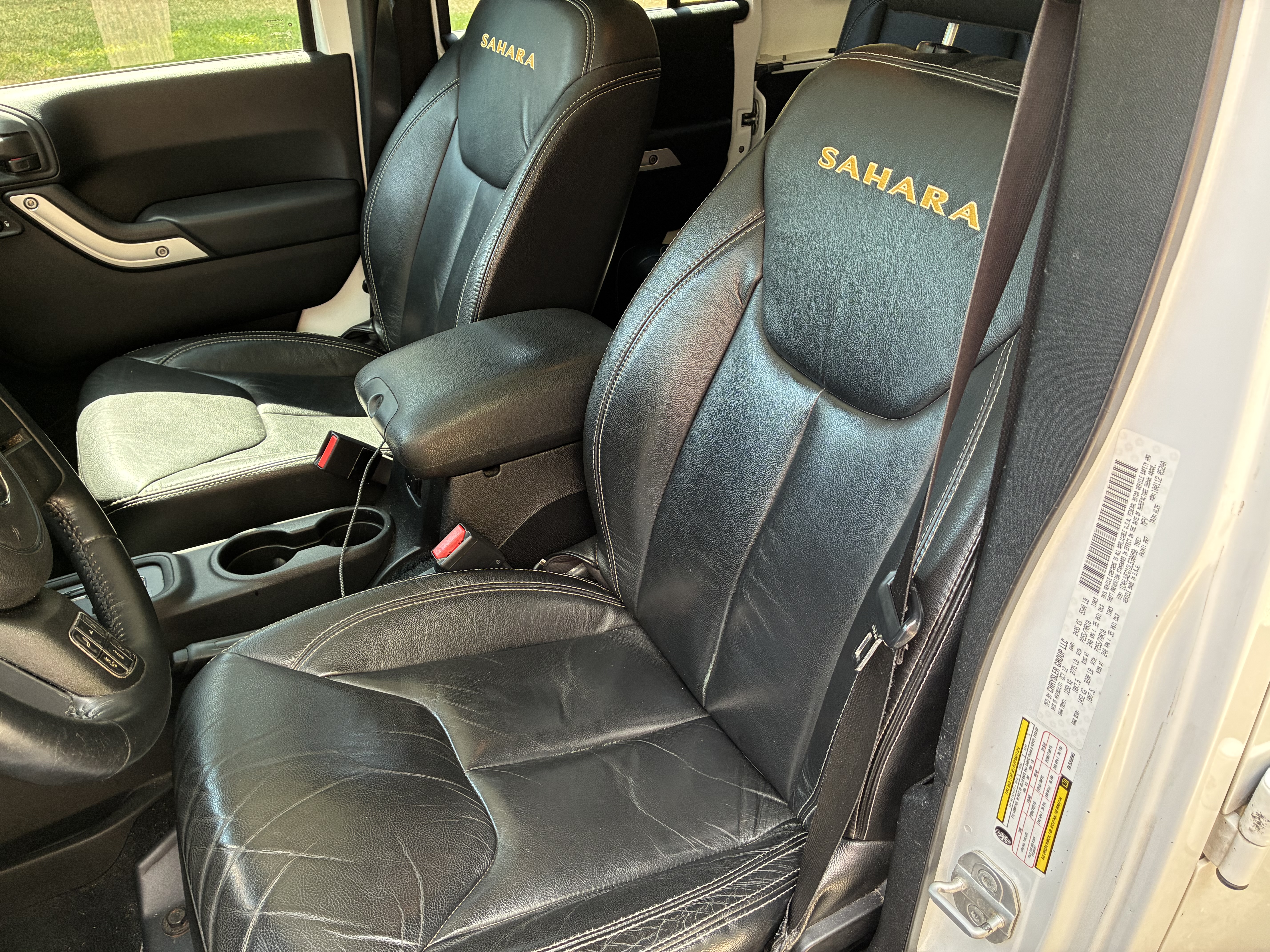 Used 2013 Jeep Wrangler Unlimited Sahara w/ Connectivity Group AWD/4WD image 18