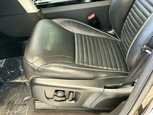 Used 2020 Land Rover Discovery HSE image 15