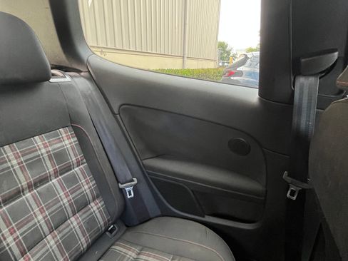 Used 2011 Volkswagen Golf 2-Door FWD image 18