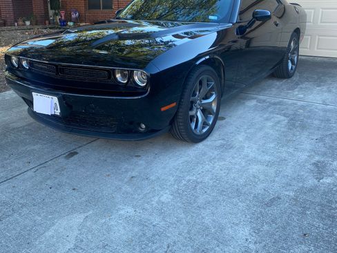 Used 2017 Dodge Challenger SXT Plus image 1