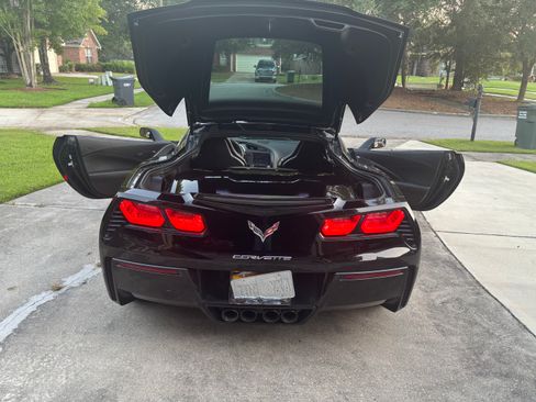 Used 2017 Chevrolet Corvette Stingray Coupe w/ 1LT RWD image 11