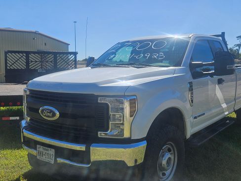 Used 2019 Ford F250 XL w/ Power Equipment Group image 2