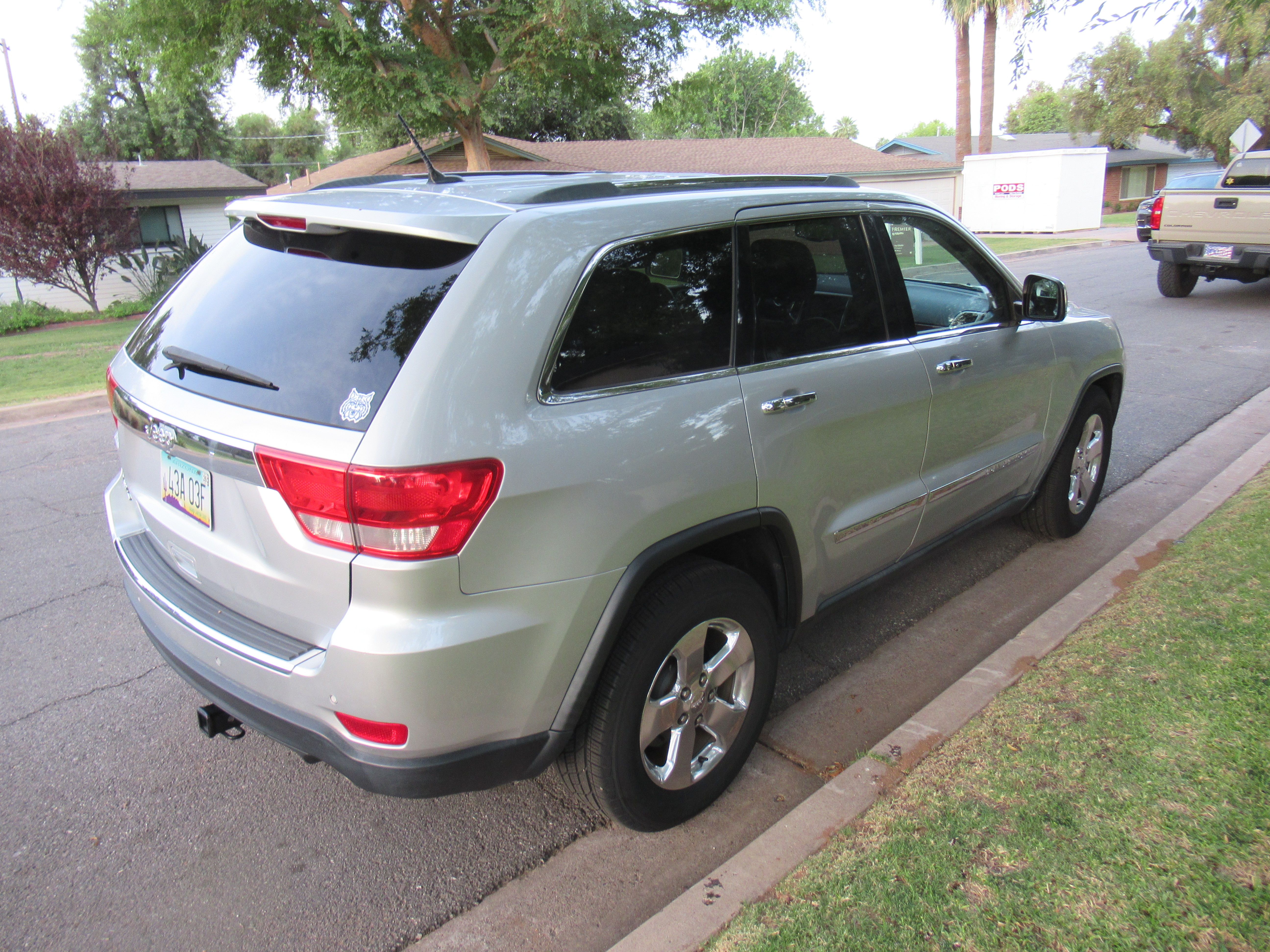 Used 2011 Jeep Grand Cherokee Limited AWD/4WD image 5