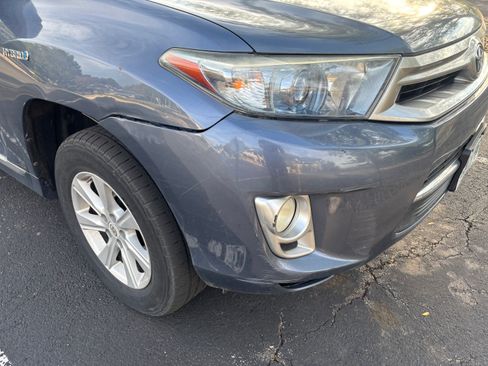 Used 2012 Toyota Highlander 4WD Hybrid w/ Cold Weather Pkg image 6
