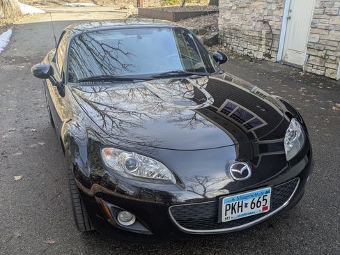 Used 2010 MAZDA MX-5 Miata Grand Touring w/ Premium Pkg image 4