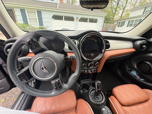 Used 2022 MINI Cooper 4-Door Hardtop w/ Signature Upholstery Package FWD image 16