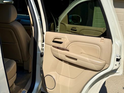 Used 2009 Cadillac Escalade AWD image 25