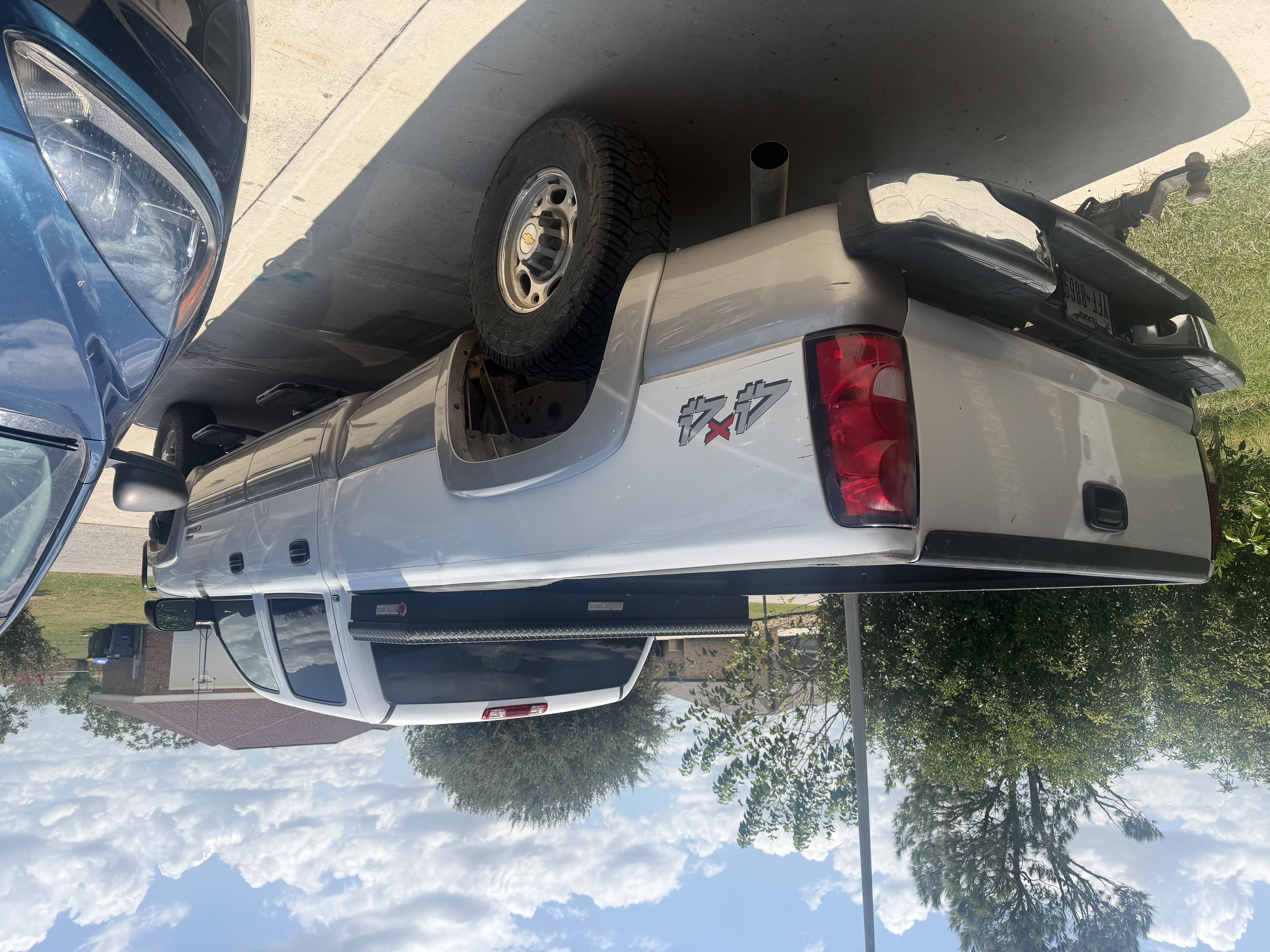 Used 2004 Chevrolet Silverado 2500 LS w/ Skid Plate Package AWD/4WD image 2