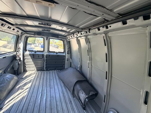 Used 2021 Chevrolet Express 2500 Regular Van 3D w/ Driver Convenience Package image 5