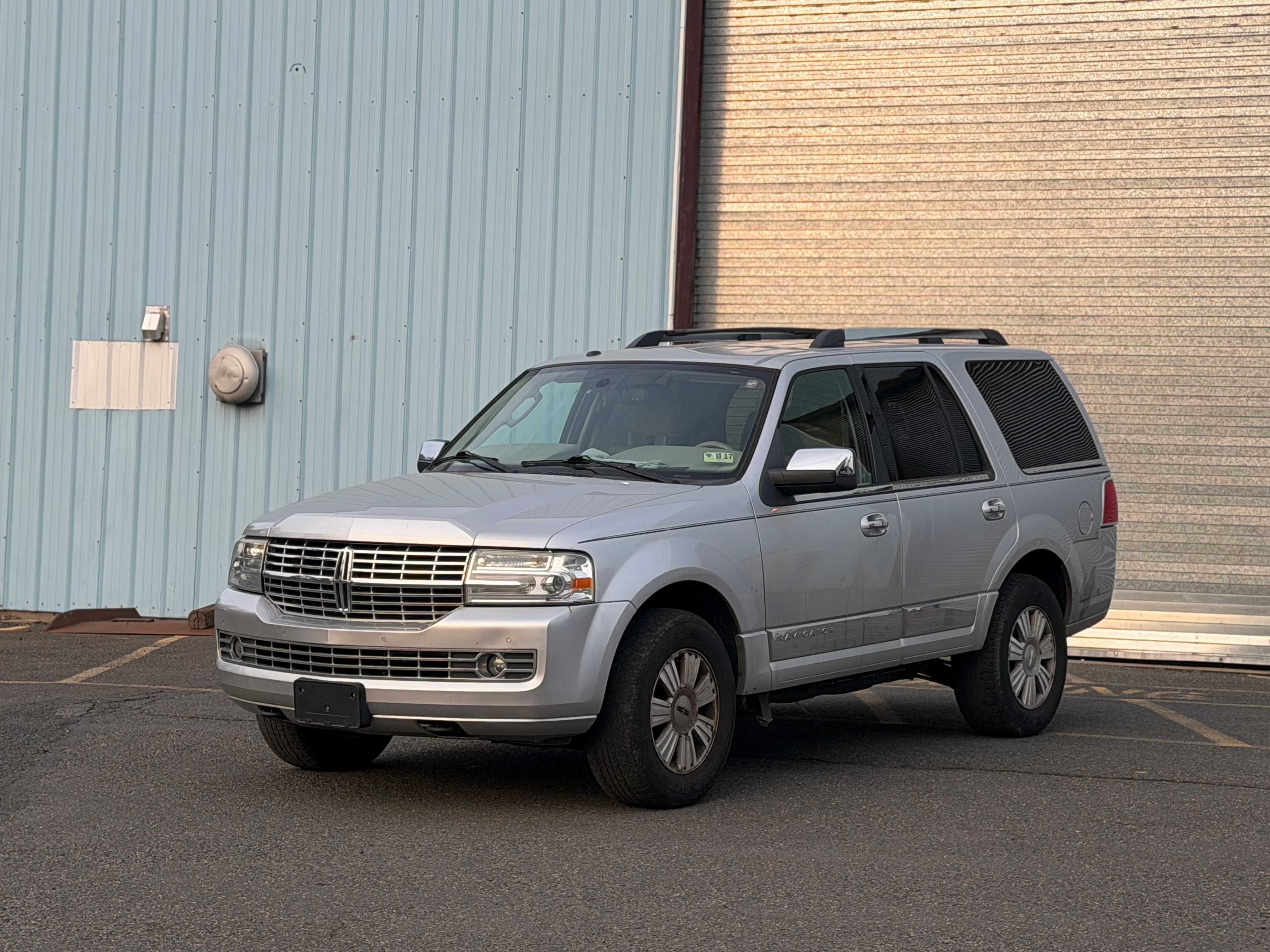 Used 2010 Lincoln Navigator 4WD image 12