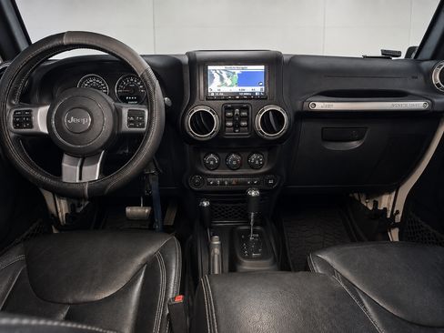 Used 2017 Jeep Wrangler Unlimited Rubicon AWD/4WD image 6