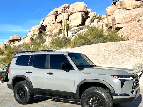 Used 2025 Lexus GX 550 image 2