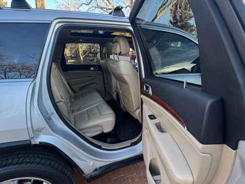 Used 2011 Jeep Grand Cherokee Limited image 15