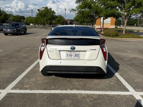 Used 2017 Toyota Prius Four w/ Advanced Technology Package image 4