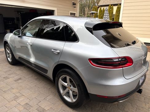 Used 2018 Porsche Macan Sport Edition image 4
