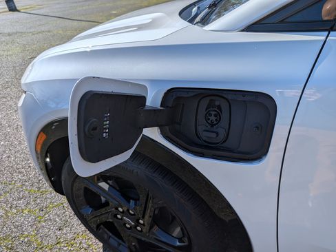 Used 2025 Chevrolet Equinox EV RS image 12