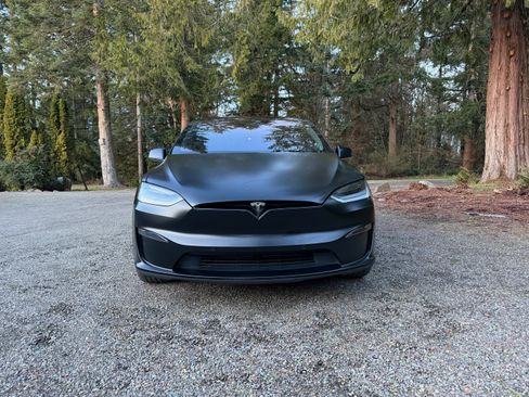 Used 2022 Tesla Model X Plaid image 5