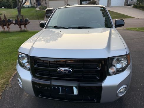 Used 2012 Ford Escape XLT FWD image 2