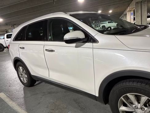 Used 2016 Kia Sorento LX w/ LX Convenience Package image 5