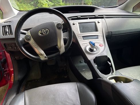 Used 2012 Toyota Prius Four w/ Deluxe Solar Roof Pkg FWD image 2