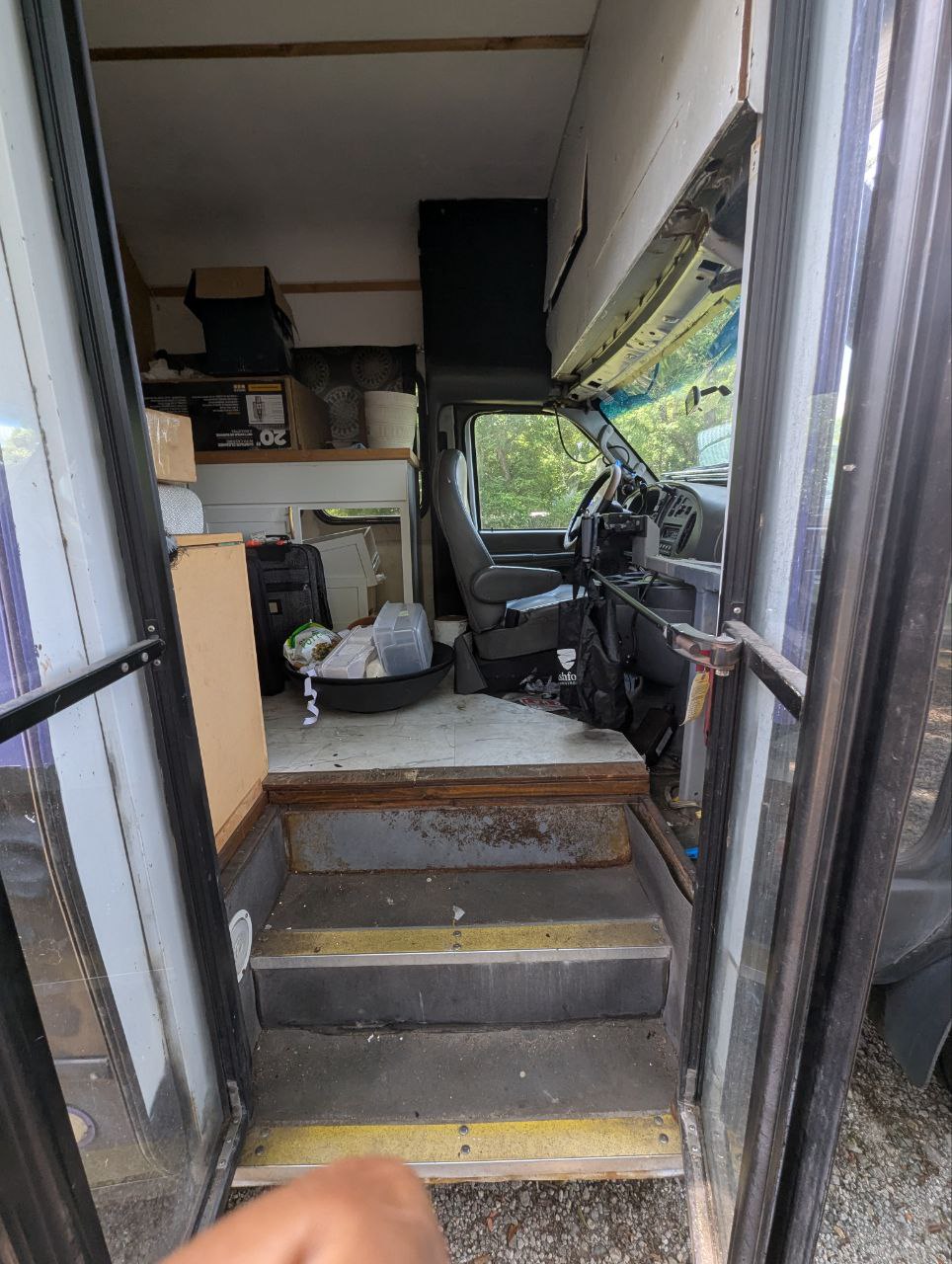 Used 2006 Ford E-350 and Econoline 350 Super Duty RWD image 9