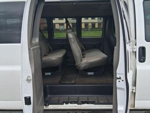 Used 2016 Chevrolet Express 3500 LT w/ LT Preferred Equipment Group image 13