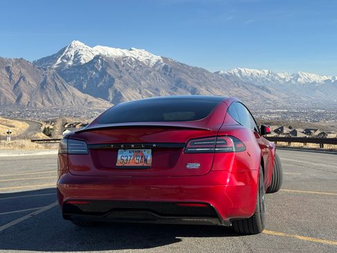 Used 2024 Tesla Model S Plaid image 11